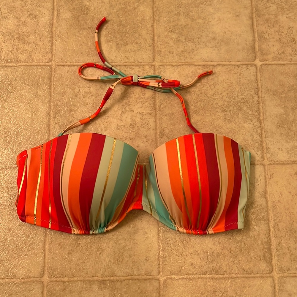 Patterned bikini top